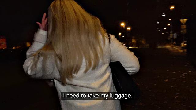 Элизабет Романова жаждет жёсткого траха и мощного конча в выбритую киску