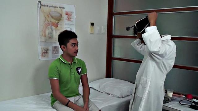 Gay doctor seduces Asian patient in medical room