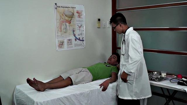 Gay doctor seduces Asian patient in medical room