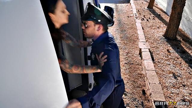 Bike Breaker Busting Her Squirty Pussy Til The Cops Show Up
