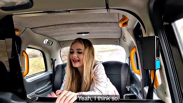 гладкая блондинка скачет на мощном bwc в авто, съемка от первого лица