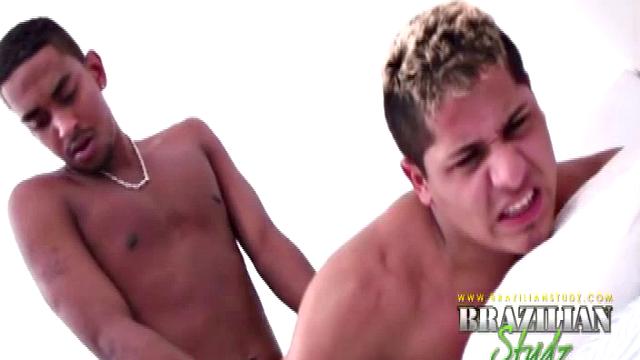 Gustavo Alves' big cock comes straight out the pocket of his jeans and Martino Paiva can't help but notice. When he finally gets it out of those pants, his hands barely reach all the way around.