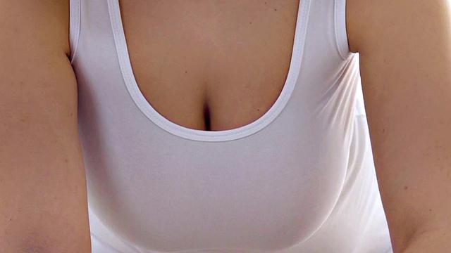 Oiled bigtitted dyke fingering in erotic affair