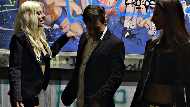 IR babe pussyfucked in 3some FFM voyeur sex