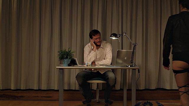 IR babe pussyfucked in 3some FFM voyeur sex