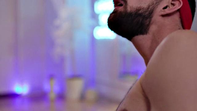 Petite gym tranny fucks male in while kissing