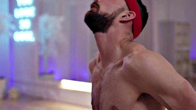 Petite gym tranny fucks male in while kissing