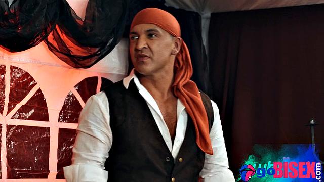 Stunning babe cockriding in 3way