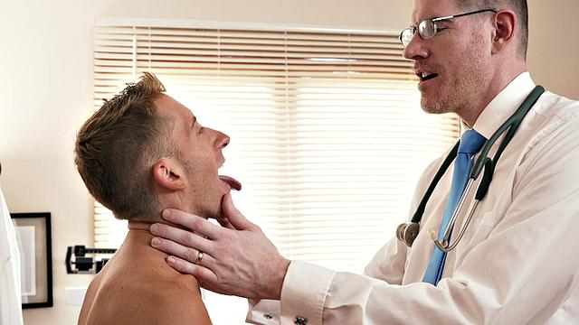 Real short guy gets ass exploration