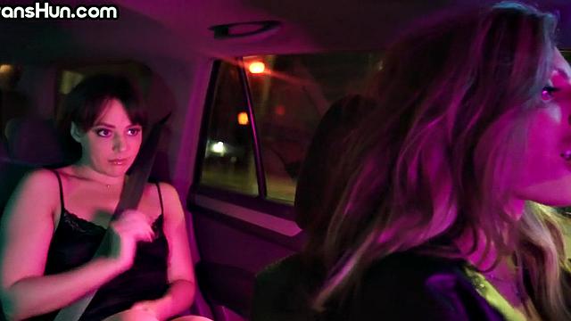 Busty TS les MILF fucks babe after pussyeating