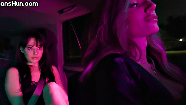 Busty TS les MILF fucks babe after pussyeating