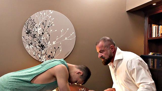 Seduced petite guy fucked by nice dick in anal hole