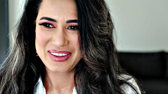 Loraine del Sol: Hot Mom Score