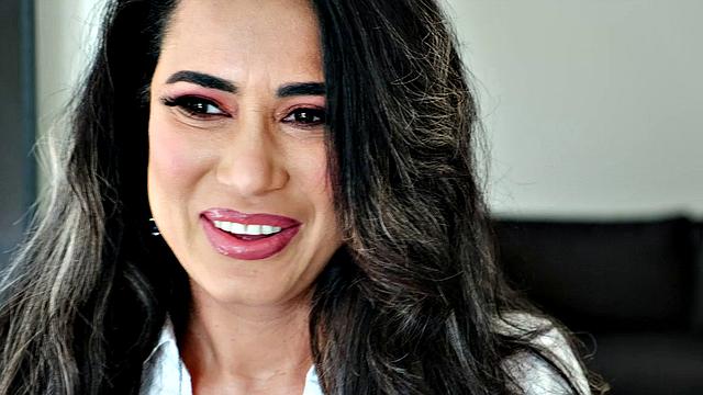 Loraine del Sol: Hot Mom Score