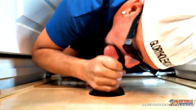 Снова за минет у дырки славы