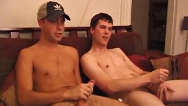 Matthew Matters и Vincenzo заводятся с жёстким порно и не сдерживаются