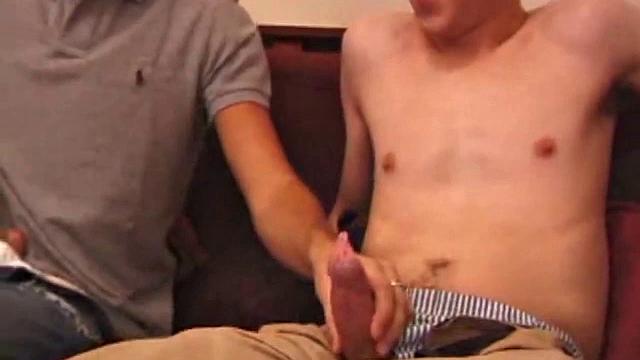 Matthew Matters и Vincenzo заводятся с жёстким порно и не сдерживаются