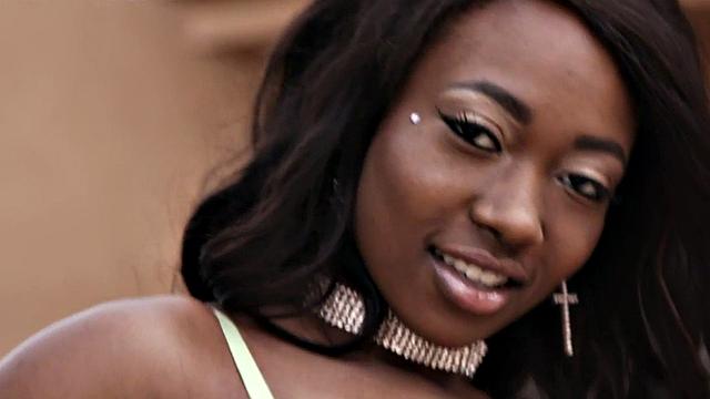 Booty black beauty pussyeaten before sex in doggystyle