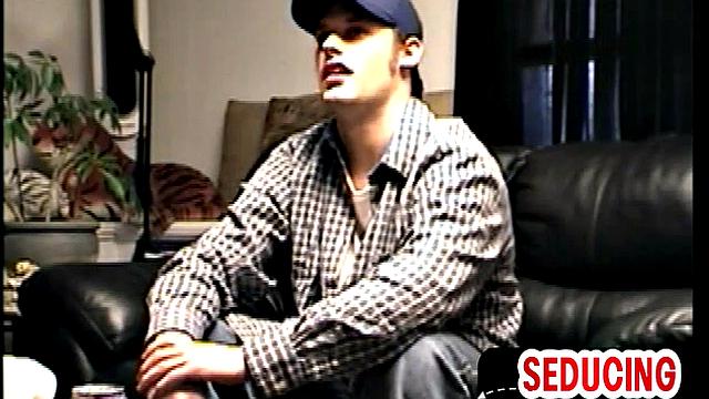 Horny hot stud gets blowjob by gay