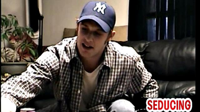 Horny hot stud gets blowjob by gay