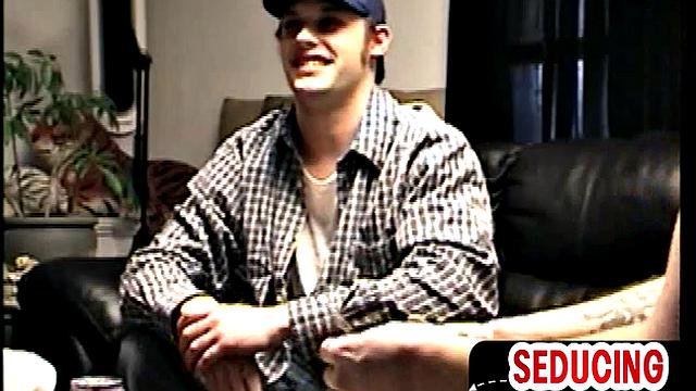 Horny hot stud gets blowjob by gay