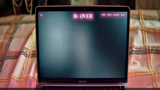 Ashley Benson is Sexy and Hot