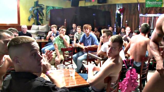 Hung stripper getting public blowjob