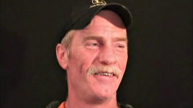 зрелая женщина дрочит ральфу до кончи