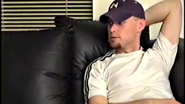 бен с жадностью сосет толстый член адама, обмен страстным минетом и жесткий трах