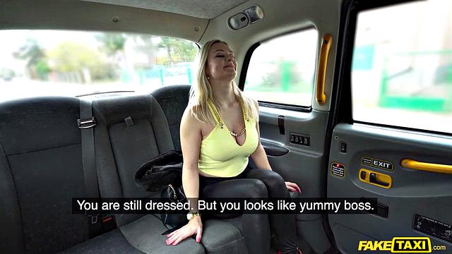 Босс девушки соблазняет и трахает в такси, Lily Joy разрывает секреты отношений с мужчиной своей подчинённой - глубокий минет и страстный секс в авто.