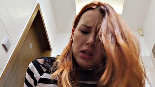 рыжая трахается с богачом, парень снимает всё на камеру