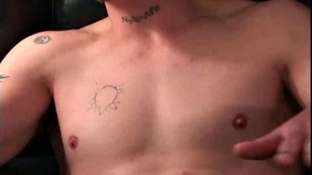 ночной кошмар по-гейски: уснул, а проснулся уже кончив