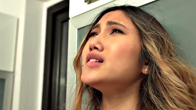 Жаркая азиатка получает жёстко сзади и сладкое куннилингус