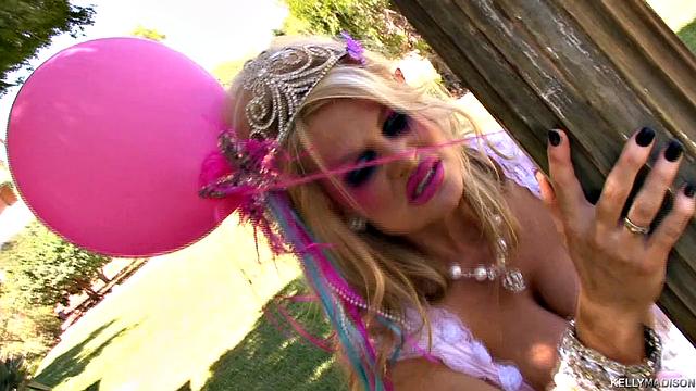 врывайся на безумную вечеринку с кэлли мэдисон в косплее