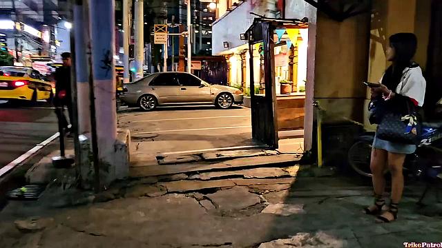 Азиатка с худым телом сосет и получает в позе наездницы и раком.