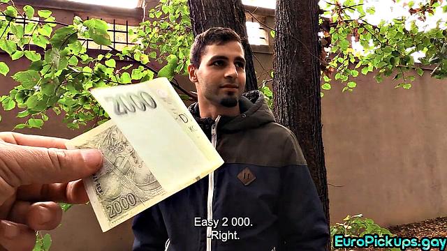 европейский парень получает анал от незнакомца