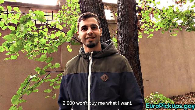 европейский парень получает анал от незнакомца