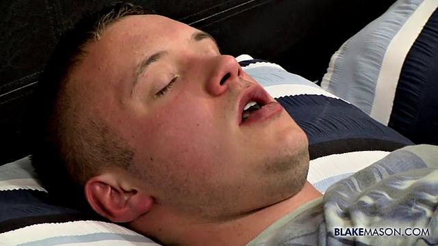 Dwayne Gives His Thick Cock to Casper - Casper Ellis And Dwayne Adams