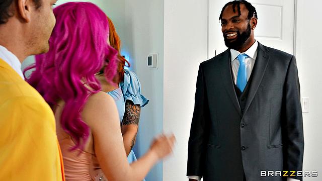 поймала любовницу в платье и заставила лизать киску