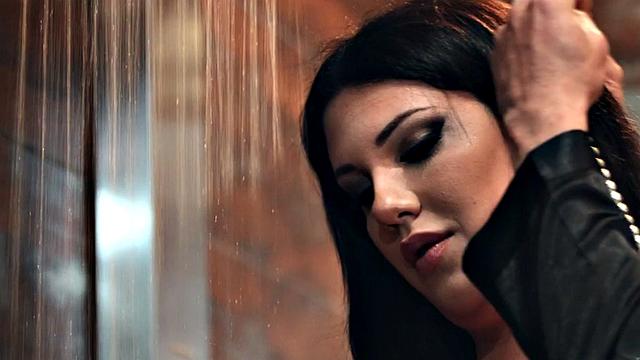 Curvy trans cockriding lucky boyfriend in shower