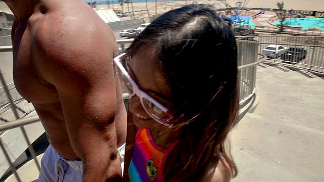 Petite Beach Babe Gets Fucked