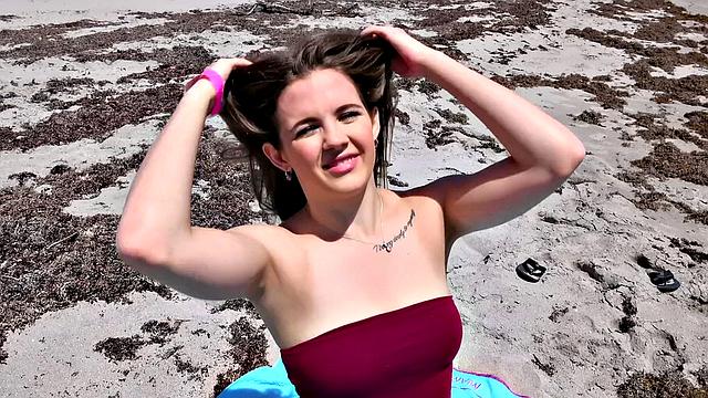 Teen Gives Ass For Cash