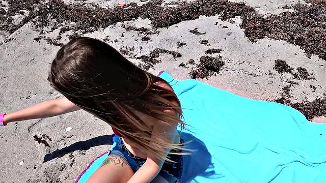 Teen Gives Ass For Cash