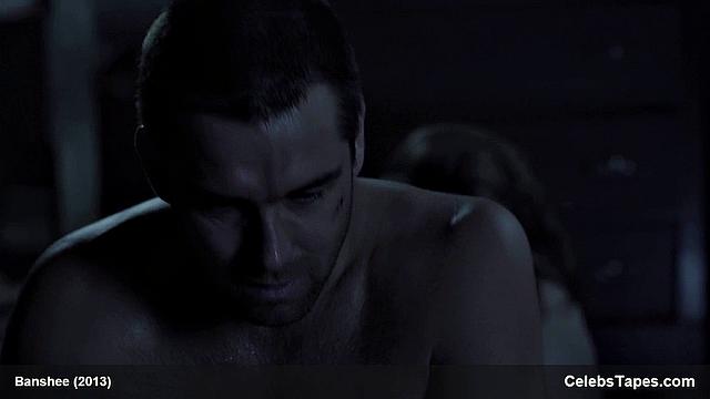 Лили Симмонс соблазняет стройной фигурой и жарким поцелуем на свежем воздухе