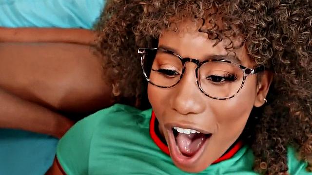 3some guy bangs Ebony babes in FFM pussynailing