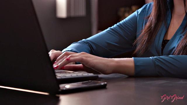 Hot teen Avi Love gets fucked in the office by sexy boss Texas Patti