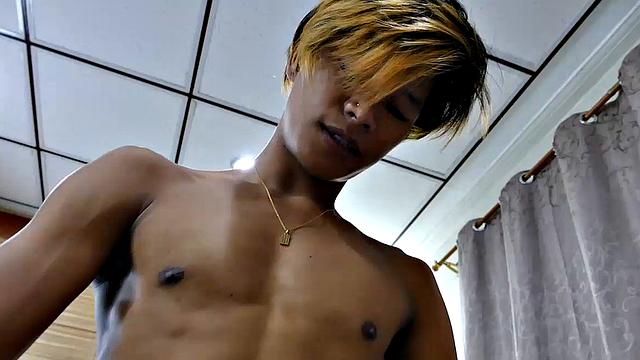 Having been online chat buddies for some time, gay Asian twinks Jordan and Clark finally meet for the first time. These two Asian boys are into male feet fetish.