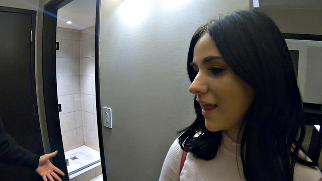 Thicc Fashionista Gets Fucked