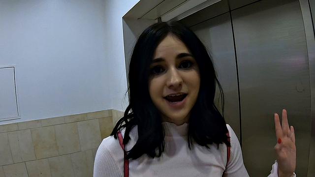 Thicc Fashionista Gets Fucked