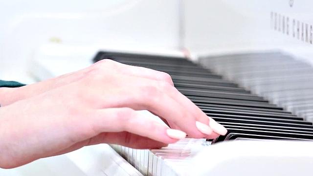 Alex Harper Shows Her Skills to Her Stepfather